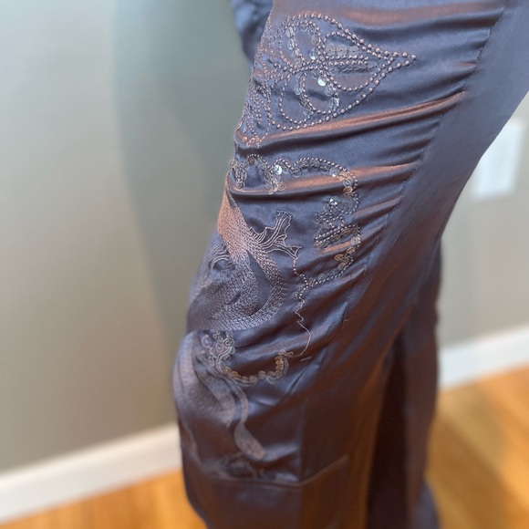 100% Silk Genie pants with Asian style embroidery - Picture 5 of 11